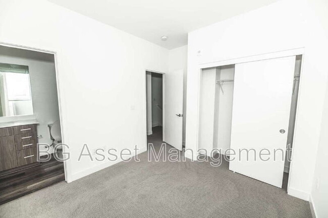 Building Photo - 180 Uptown Cir