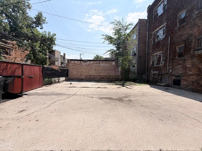 Building Photo - 7821 S Phillips Ave