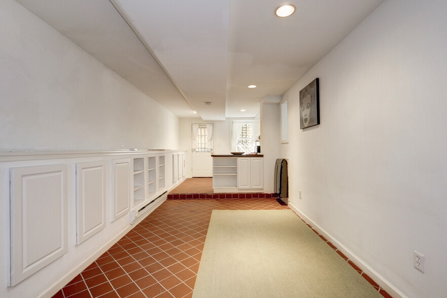 Building Photo - 1628 Monroe St NW