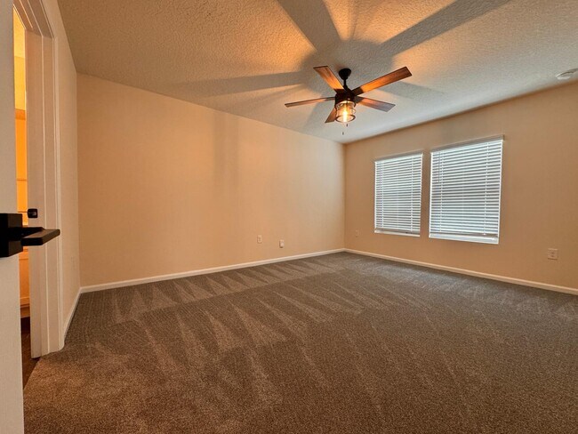 Building Photo - 2488 Beachview Dr