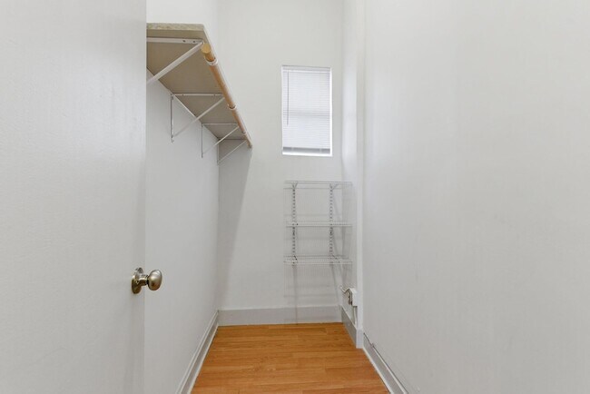 Building Photo - 500 Main St