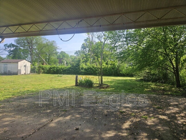 Building Photo - 2223 Pendleton Dr