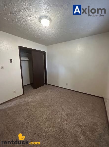 Building Photo - 674 W Cedar-2