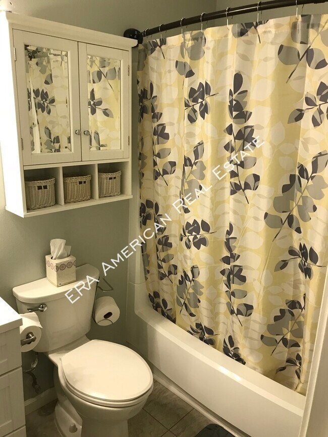 Building Photo - 912 Spruce Ct