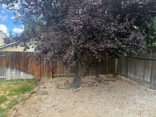 Building Photo - 6235 Chesterfield Ln