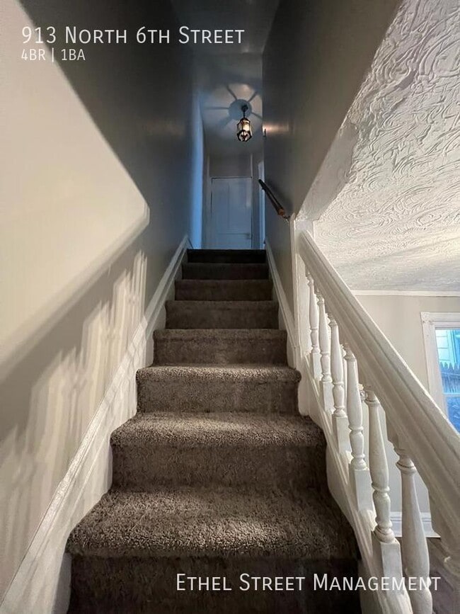 Building Photo - 913 N 6th St