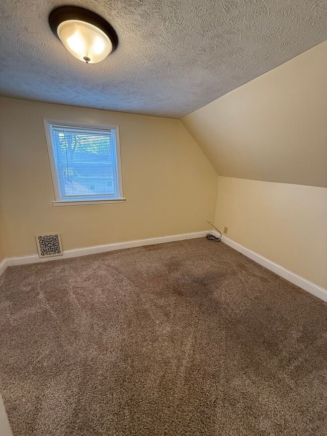 Building Photo - Spacious 4-Bedroom Home with Huge Fenced Backyard!