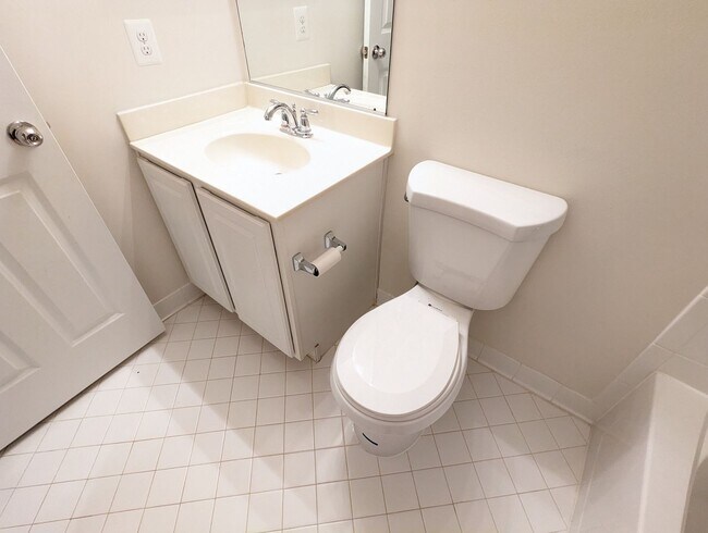 Building Photo - Impeccably maintained SFH in Clarksburg re...