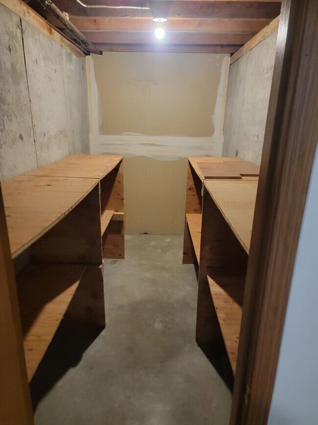 Building Photo - 819 S Felts Rd