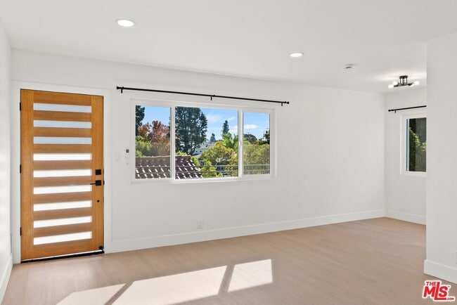 Building Photo - 4014 La Salle Ave