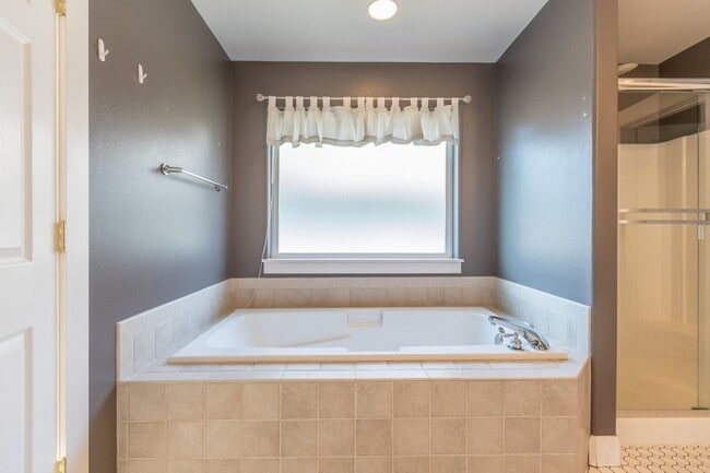 Building Photo - Beautiful 4 Bedroom home in Cascade Crest ...