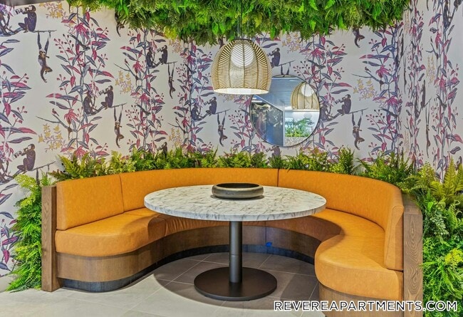 Building Photo - 328 Bank St