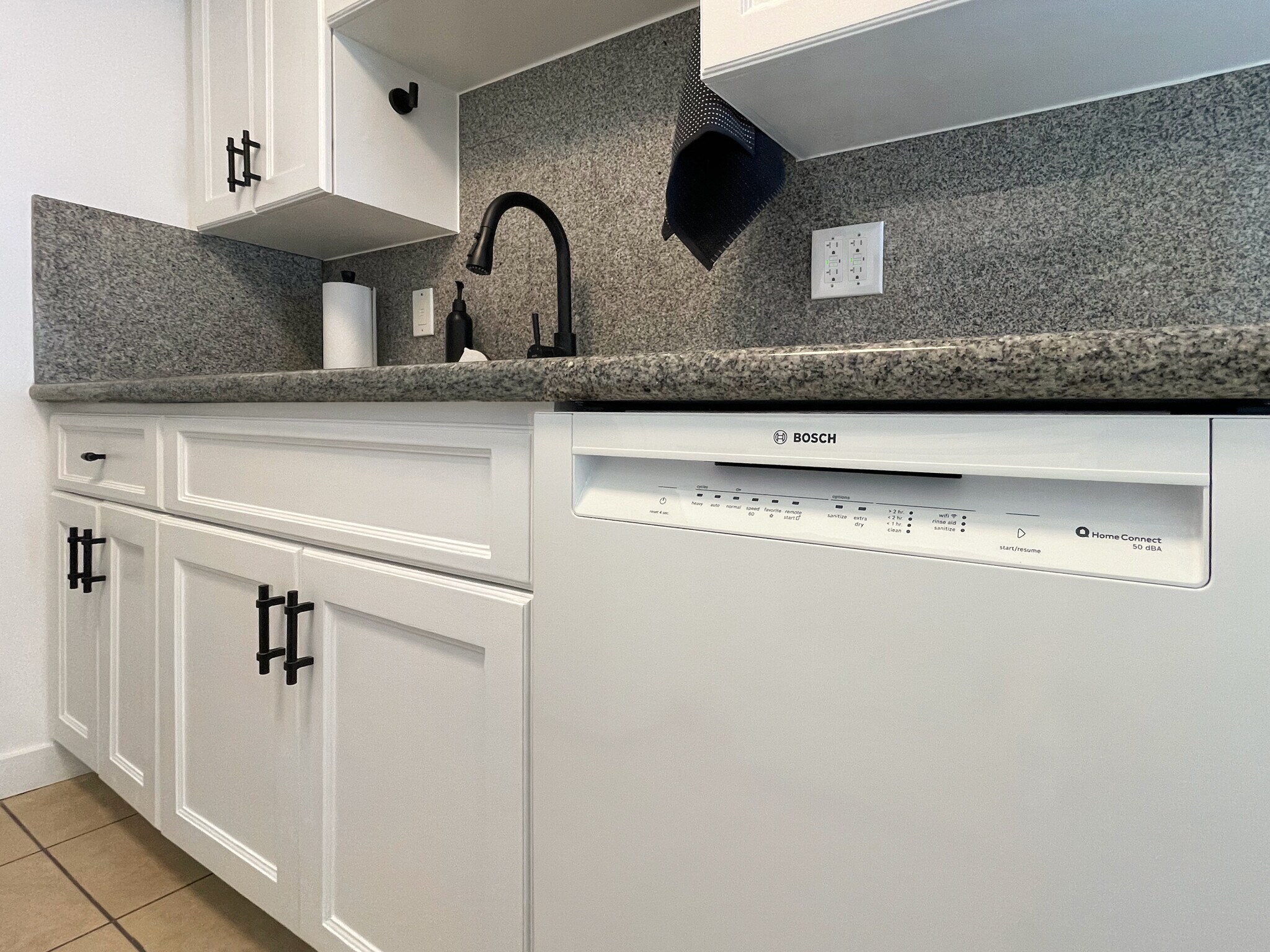 BRAND NEW Bosch dishwasher - 9047 Langdon Ave