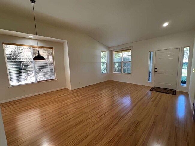 Building Photo - Prestigious Highlands Home for Lease