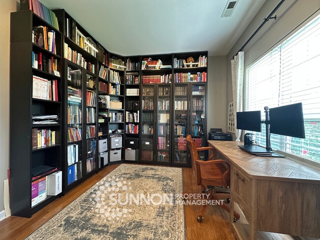 Building Photo - Spacious 3 bed, 2.5 bath with large bonus