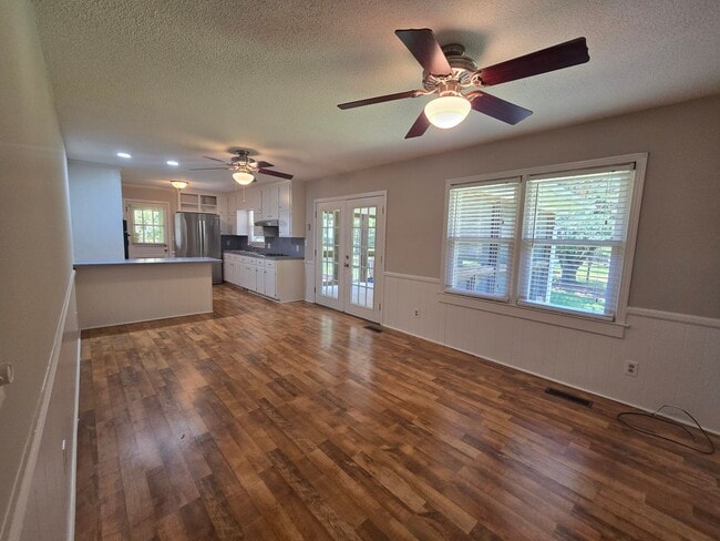 Building Photo - 3 Bd/2 Bath Ranch Home - Newly Renovated in the Heart of Broadway- Minutes from Downtown Sanford