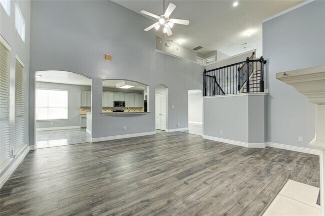 Building Photo - 5002 Laura Lee Ln