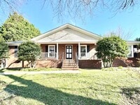 Building Photo - Spacious 3 Bedroom Home Convenient to New Garden