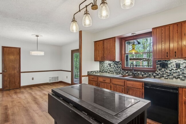 Building Photo - 11 Timothy Ln