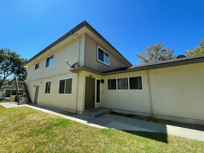 Primary Photo - Remodeled 2+1 Townhome in Villa Ventura