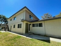 Building Photo - Remodeled 2+1 Townhome in Villa Ventura