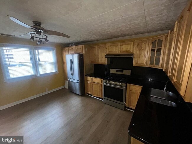 Building Photo - 4655 Benson St