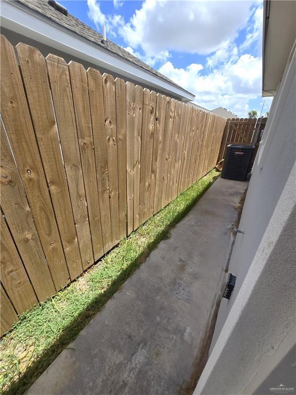 Building Photo - 13 W Woodson Dr