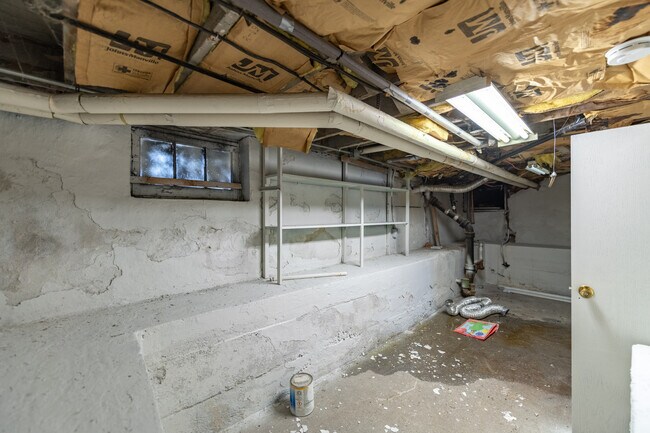 Building Photo - 135 E 4800 S