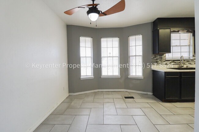 Building Photo - East Tulsa 3 Bedroom Gem! Available for immediate move in!