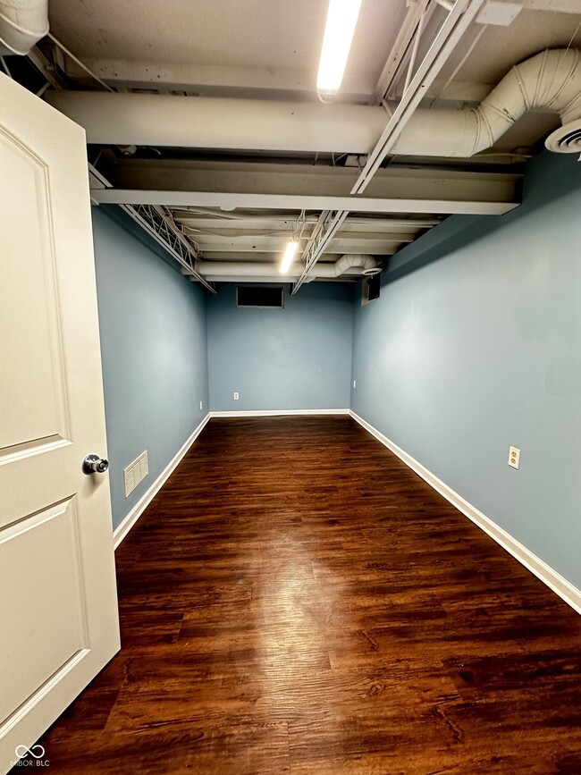 Building Photo - 5640 Crittenden Ave