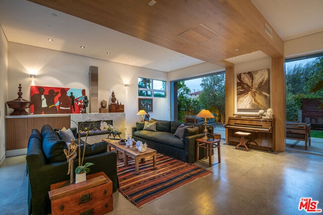 Building Photo - 716 Brooks Ave