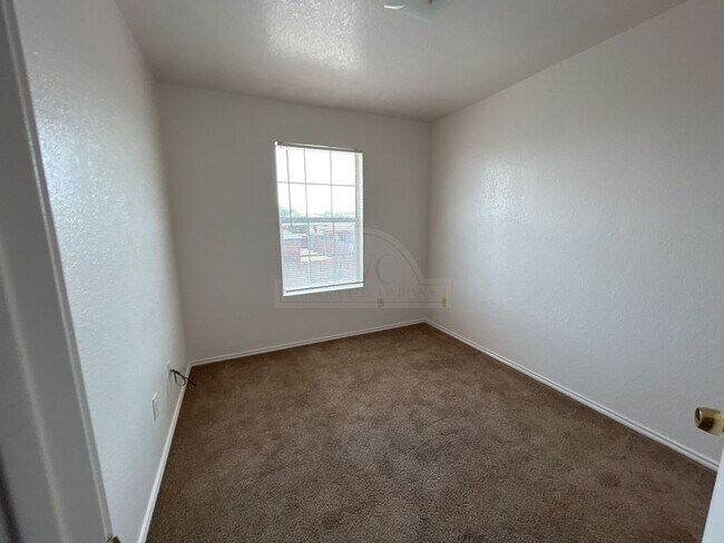 Building Photo - 4504 Deek Dr