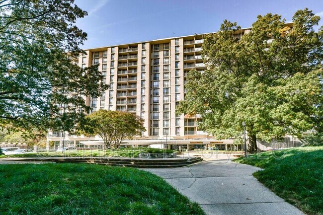 Building Photo - 4600 S Four Mile Run Dr