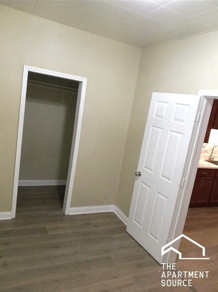 Building Photo - 8364 S Brandon Ave