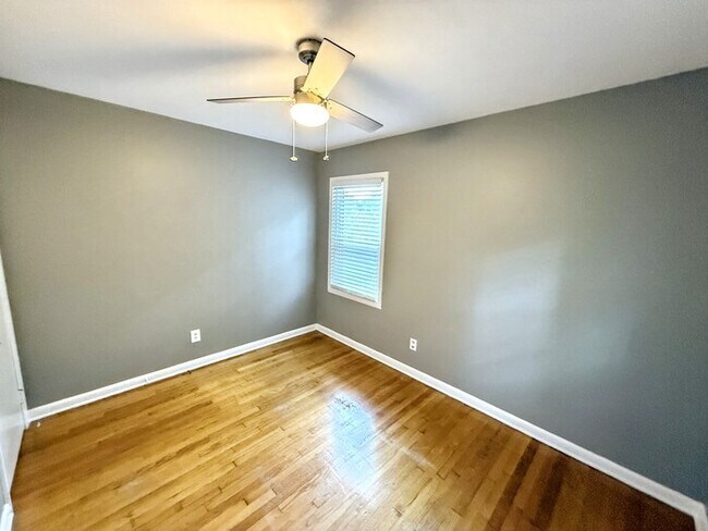 Building Photo - 5830 Walnut Grove Rd