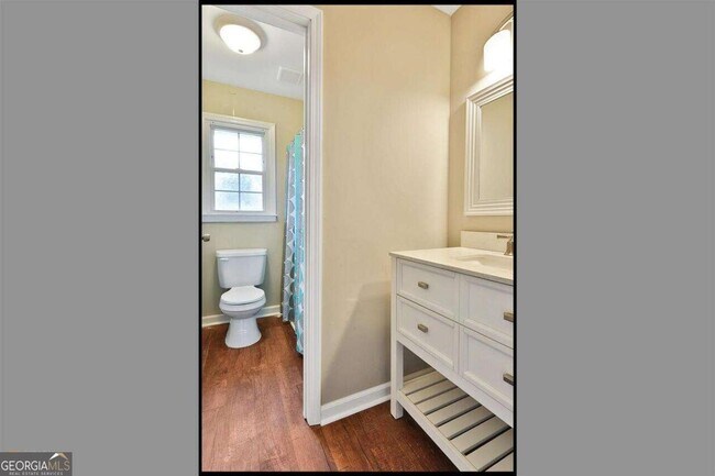 Building Photo - 180 Nectarine Dr