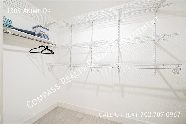 Building Photo - 1309 Anime Dr