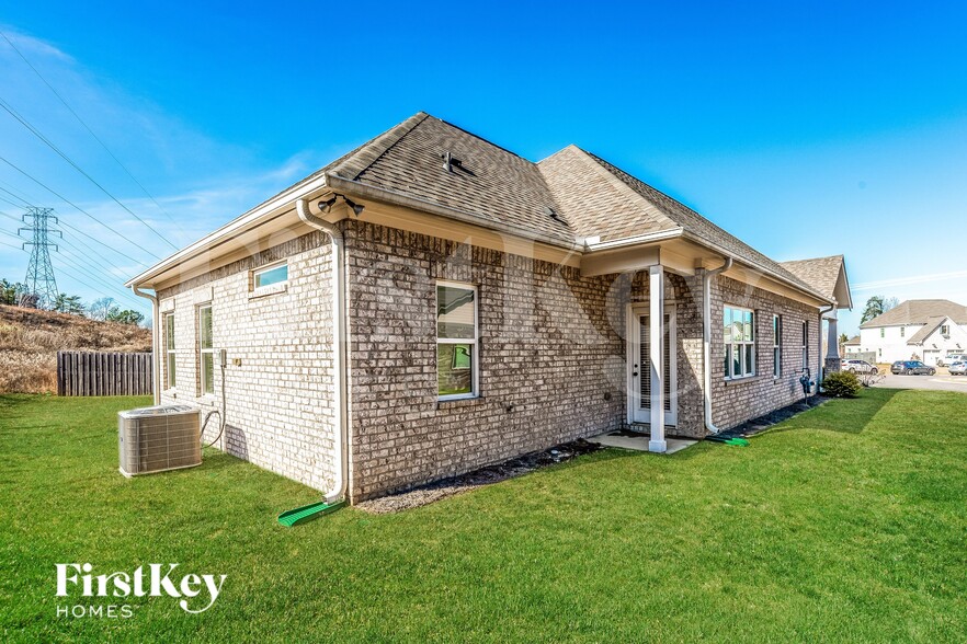 Building Photo - 1470 Woodridge Pl