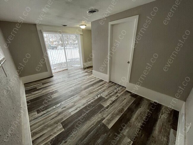 Building Photo - 5085 Adella St