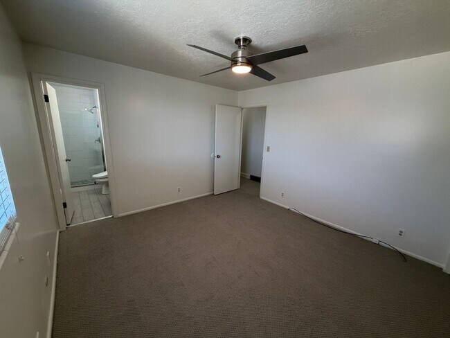 Building Photo - Spacious 4 Bed, 2 Bath Home with Fenced Yard