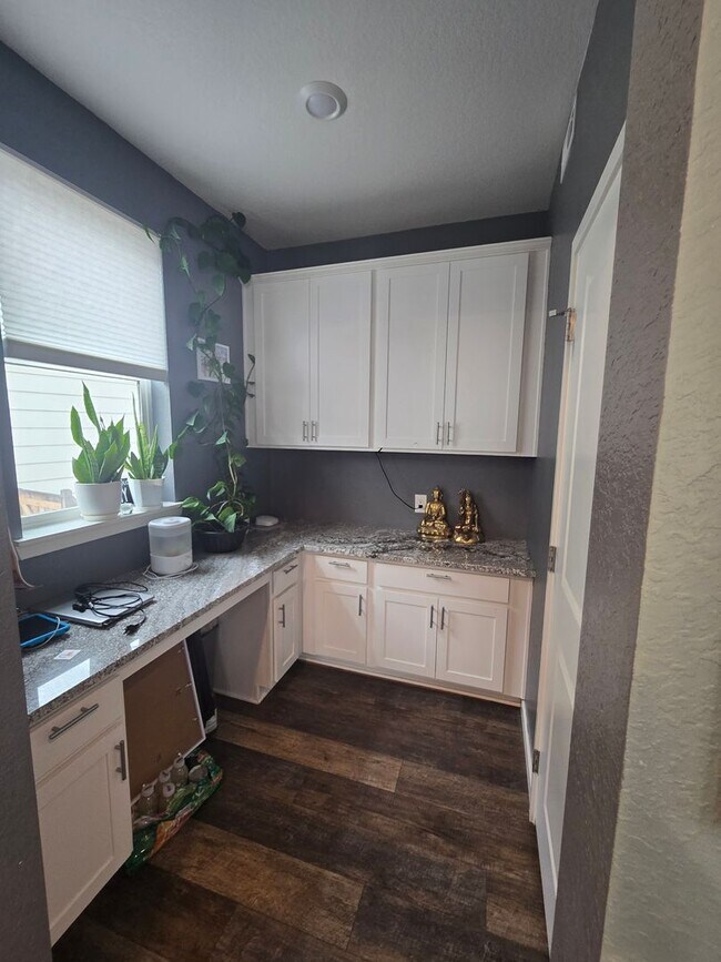 Building Photo - Built in 2021 Spacious Home with 4 bedroom...
