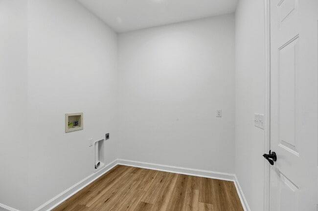 Building Photo - Large townhome in the Desirable Southbridge Community