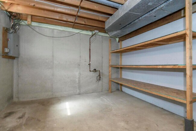 Building Photo - 208 Applewood Ln