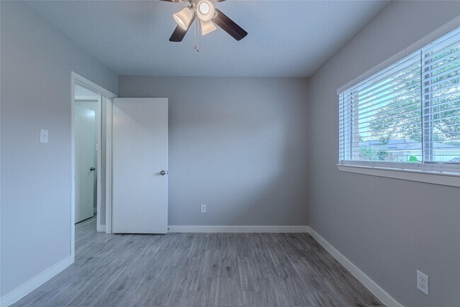 Building Photo - 2714 Flintrock Cir