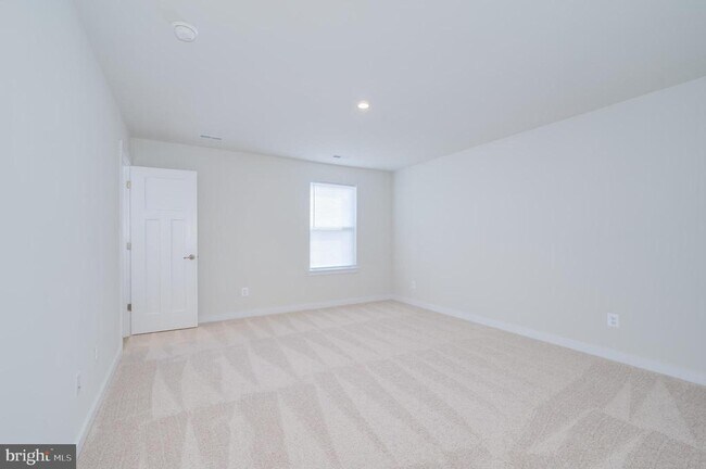 Building Photo - 14 Trotting Rd