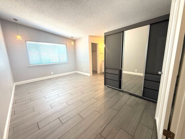 Building Photo - Charming 3 bedroom in NE Albuquerque. Osuna/San Pedro area near San Mateo. Refrigerated Air! 2 Ca...