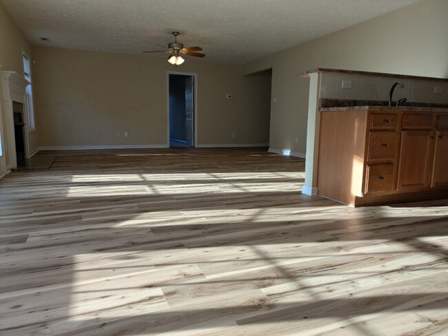 Building Photo - 361 Americana Dr