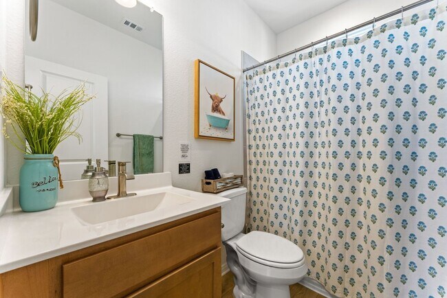 Building Photo - 2119 Hofstaat