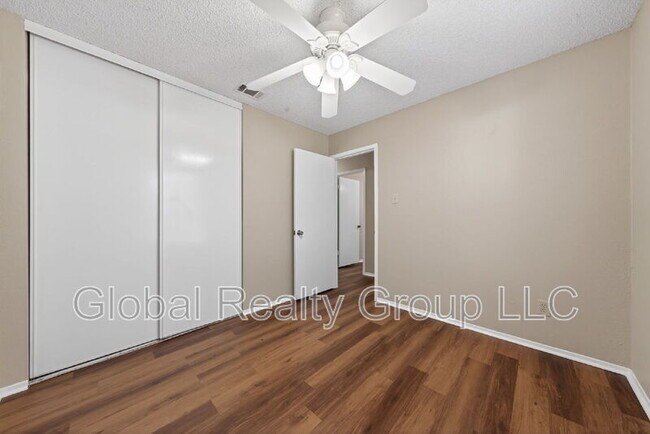 Building Photo - 4834 Sorrento