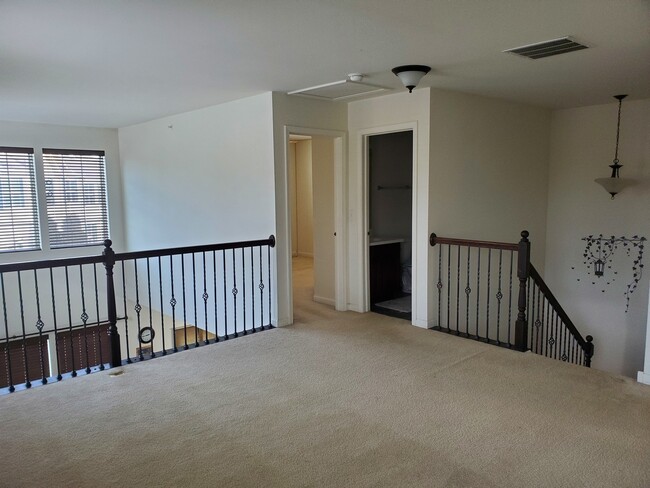 Building Photo - 10070 Cummings St